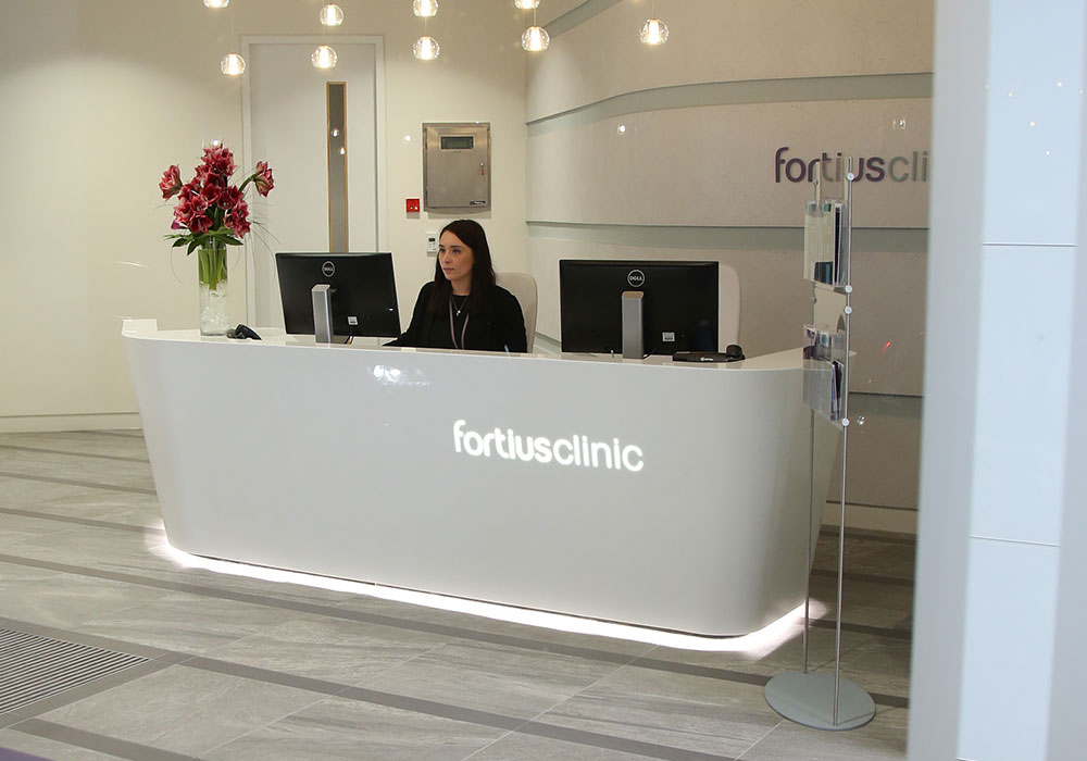 isomi_mono_6 reception desk